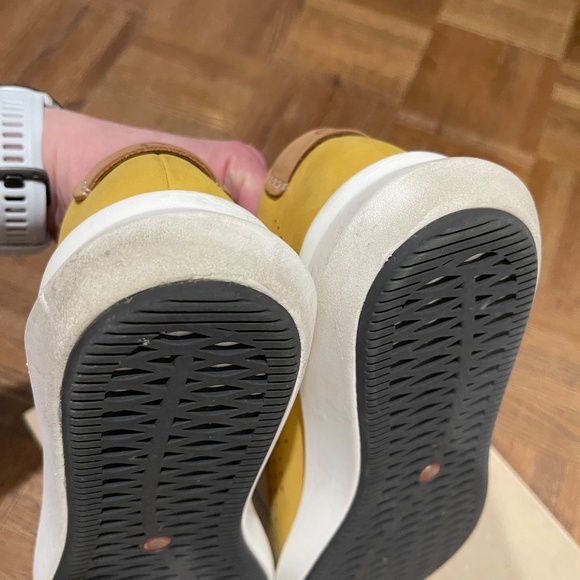 Clarks Un Rio Tie Stone Nubuck Sneakers 49853 EUC size 8.5 M yellow - Picture 5 of 10